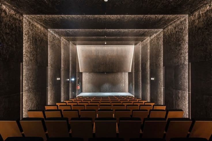 KONFERANS SALONU IŞIKLANDIRMASI